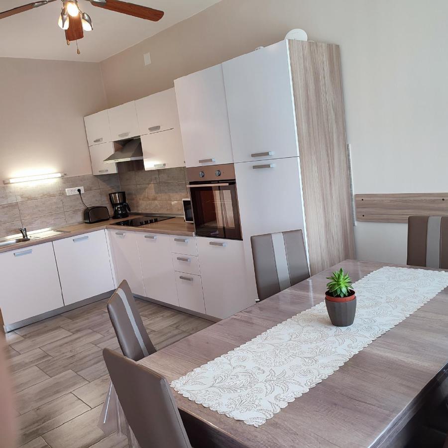 Apartments Desiree & Daniel Dramalj Extérieur photo